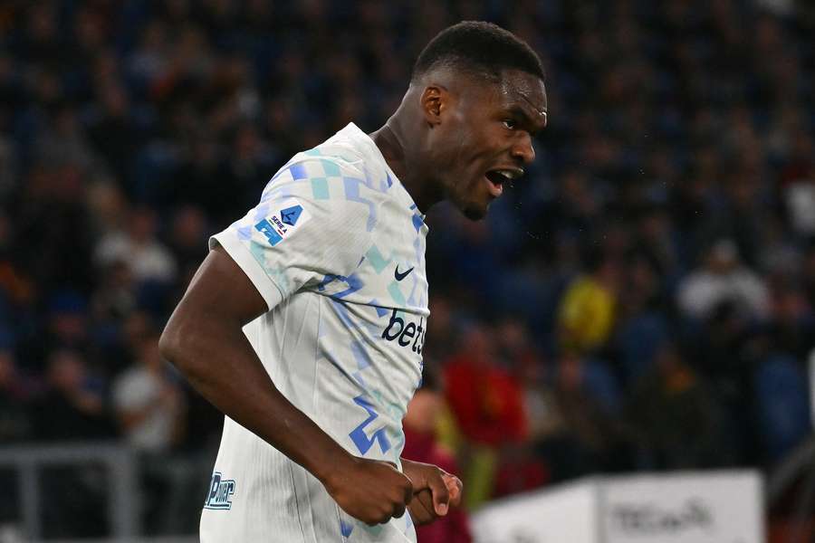 Ange-Yoan Bonny durante la partita contro la Roma