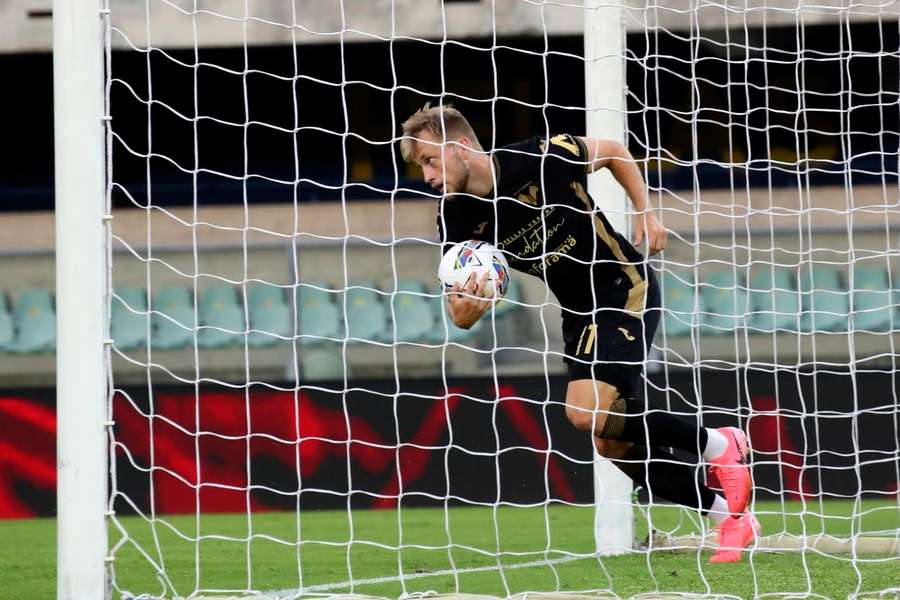 Tengsted está emprestado pelo Benfica ao Hellas Verona