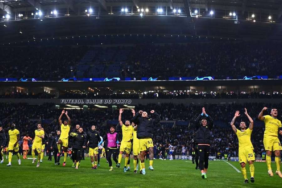 Jogadores da Inter comemoram classificação dentro do Estádio do Dragão