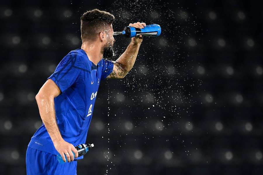 Mondiali, Giroud si accascia e lascia il campo per qualche minuto, poi ritorna