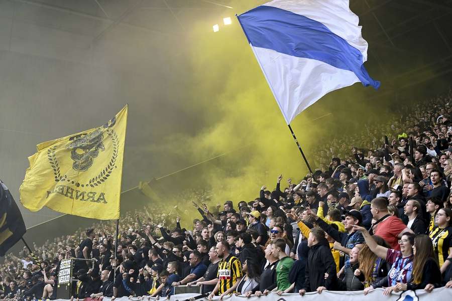 Fans van Vitesse tijdens de derby tegen NEC