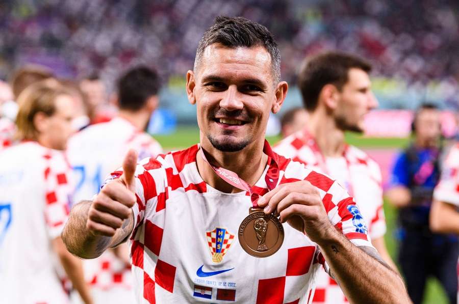 Zagueiro croata Dejan Lovren confirma volta ao Lyon