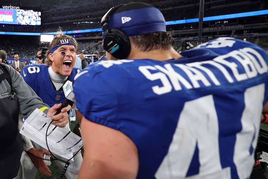Dart y Skattebo lideraron a los Giants contra los Eagles