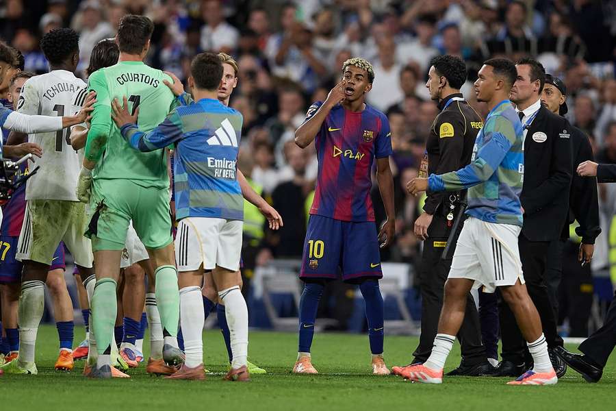 Final tensionat la Real Madrid - Barcelona Final tensionat la Real Madrid - Barcelona