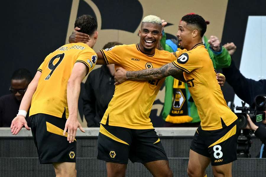 Lemina abriu o placar para os Wolves