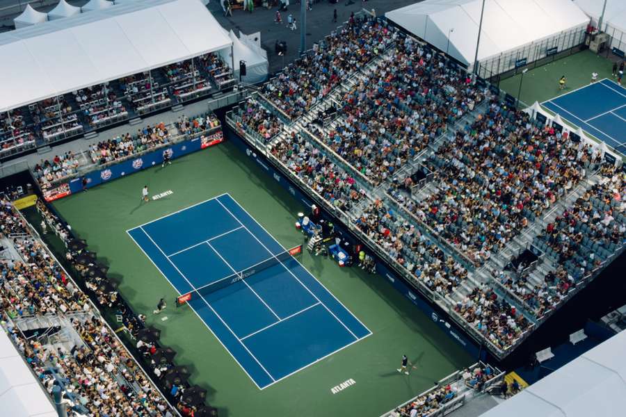 Tenis v Atlantě přilákal do hlediště velký počet fanoušků.