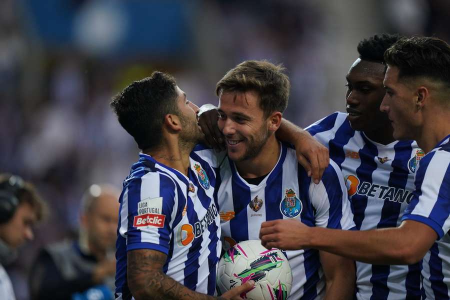 Nico González celebra o golo diante do Arouca