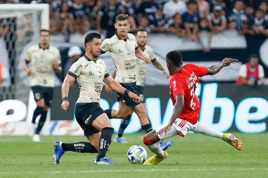 Corinthians voltou a sofrer com carência na produção ofensiva