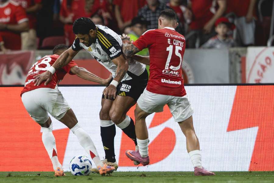 Galo foi bem na missão de segurar o Inter com um a menos Galo foi bem na missão de segurar o Inter com um a menos