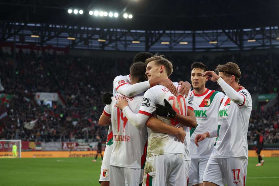 Der FC Augsburg triumphiert überraschend gegen Bayer Leverkusen