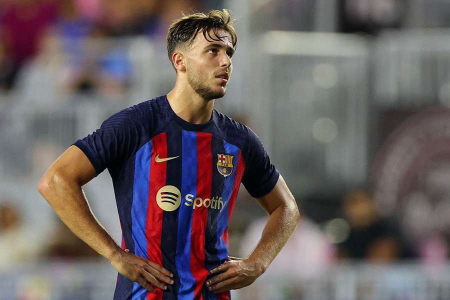 Nico González sem espaço no meio-campo do Barcelona