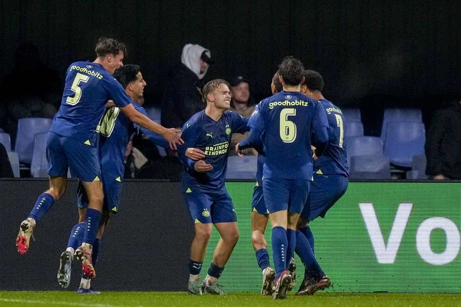 Jason van Duiven viert zijn doelpunt tegen FC Dordrecht