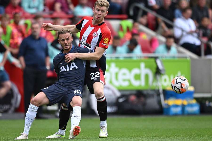 Emerson Royal marca, e Tottenham empata na estreia pela Premier League, futebol inglês