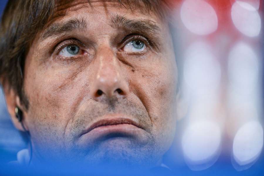 Conte's Tottenham are group's 'clear favourites', says Sporting coach