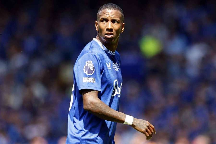 Young hral naposledy za Everton.