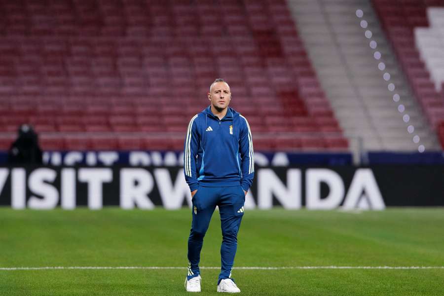 Santi Cazorla, a sus 41 años, acaba contrato con el Real Oviedo