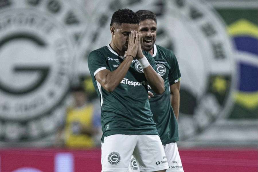 Rildo fez dois gols na vitória do Goiás sobre o Santos