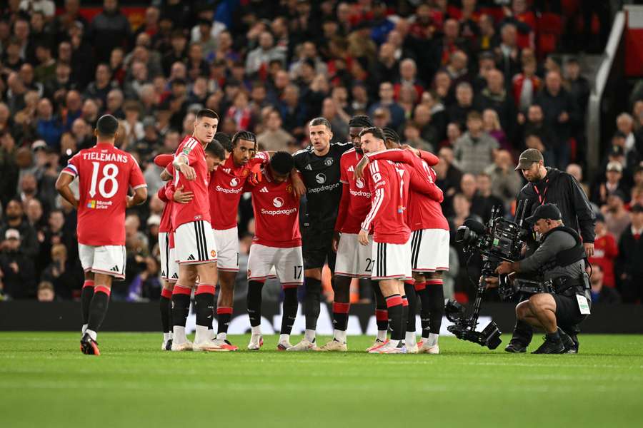 Manchester United prehral druhý súťažný duel po sebe. Manchester United prehral druhý súťažný duel po sebe.
