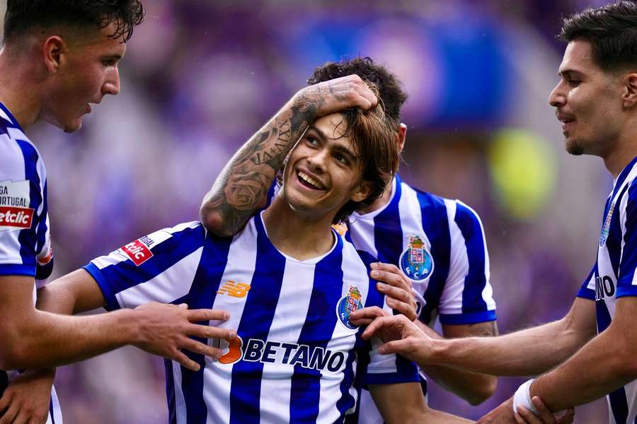 Moura e Zé Pedro enchem de elogios Rodrigo Mora que diz não estar a conduzir a equipa