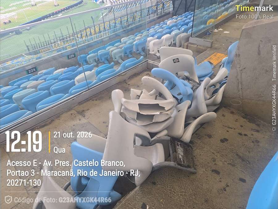 Cadeiras quebradas no Maracanã