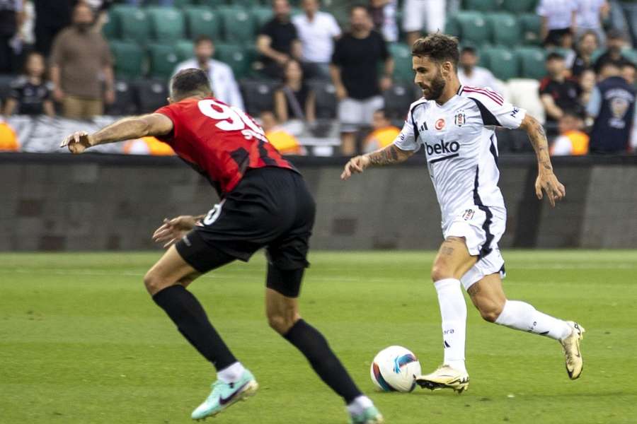 Rafa Silva bisou em apenas nove minutos