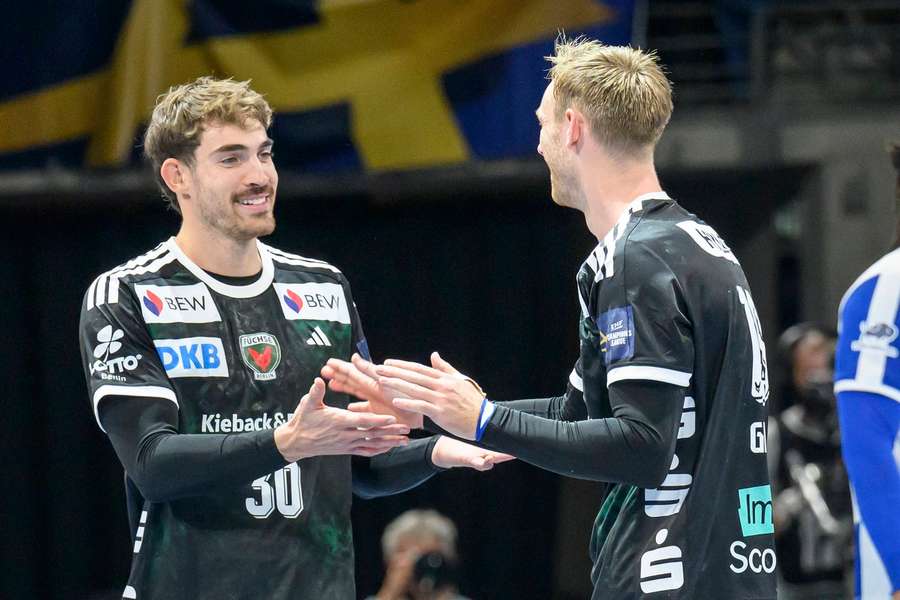 Gidsel (r.) wird von Aymeric Zaepfel gefeiert Gidsel (r.) wird von Aymeric Zaepfel gefeiert