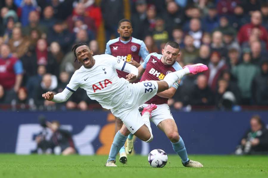 Tottenham tager stor nøglesejr på Villa Park