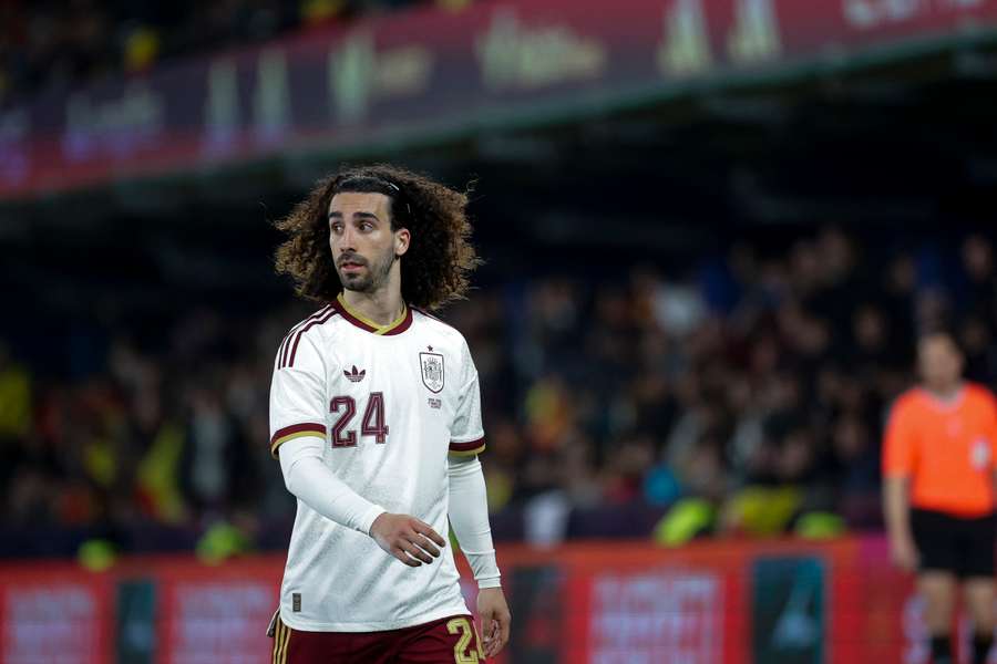 Cucurella avec la Roja. Cucurella avec la Roja.
