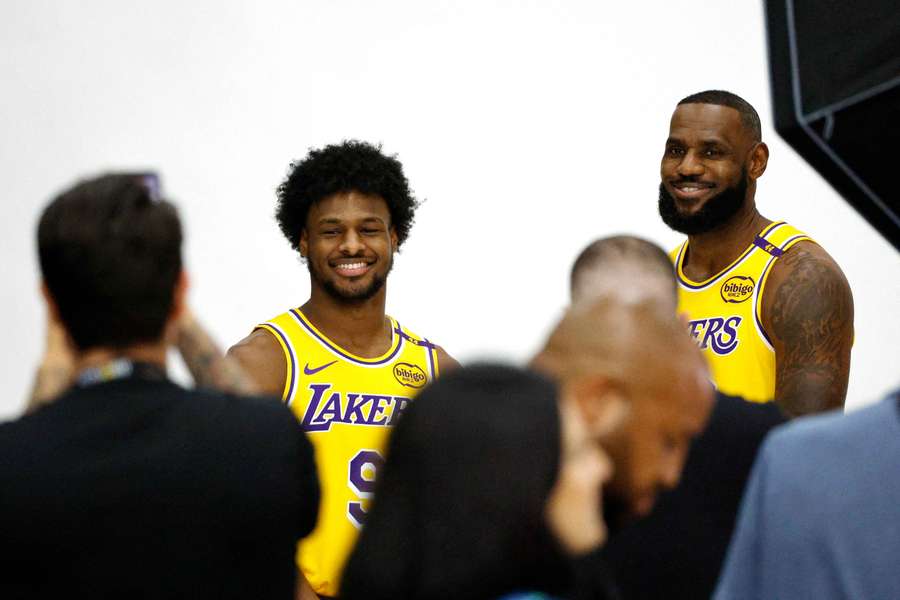 LeBron und Bronny James sind das erste Vater-Sohn-Duo, das gemeinsam bei einem Team spielt.