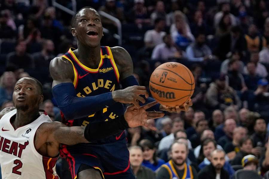 Dennis Schröder (r.) erzielte wieder nur fünf Punkte