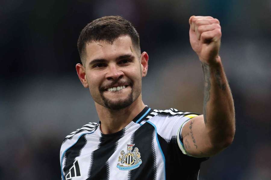 Bruno Guimarães está sendo negociado por 80 milhões de Libras para o Arsenal Bruno Guimarães está sendo negociado por 80 milhões de Libras para o Arsenal