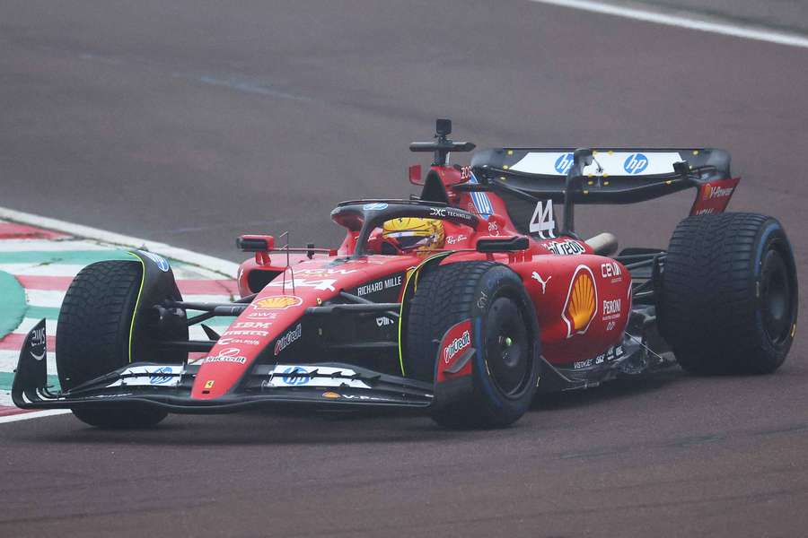 Hamilton a doublé à Fiorano avec la SF-23.