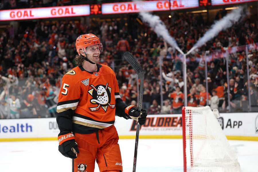 Trouba nastupoval v uplynulém ročníku za Anaheim. Trouba nastupoval v uplynulém ročníku za Anaheim.