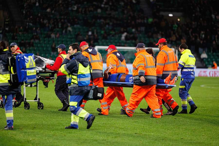 Antoine Baroan, scos cu targa de pe teren