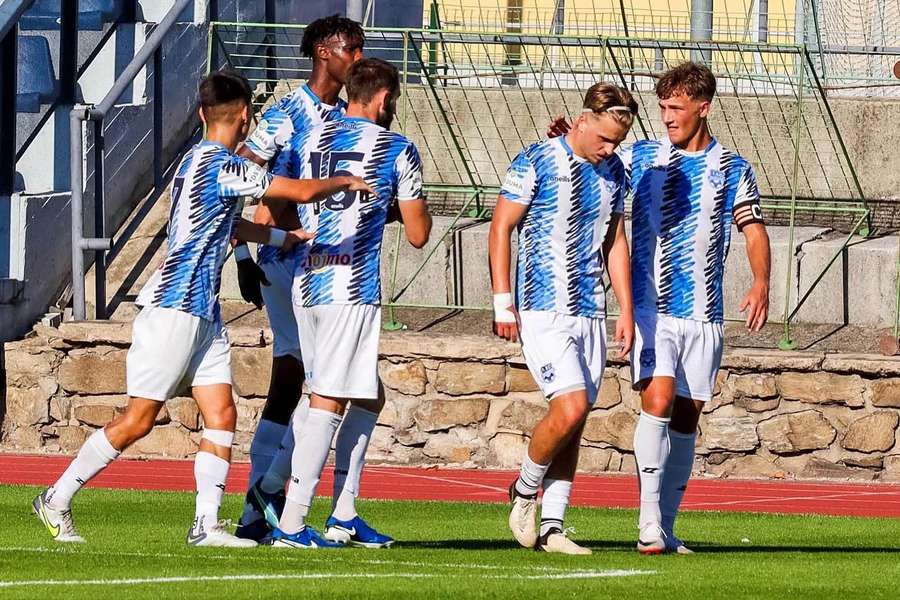 Fotbalisté Znojma slaví vstřelenou branku (ilustrační foto)