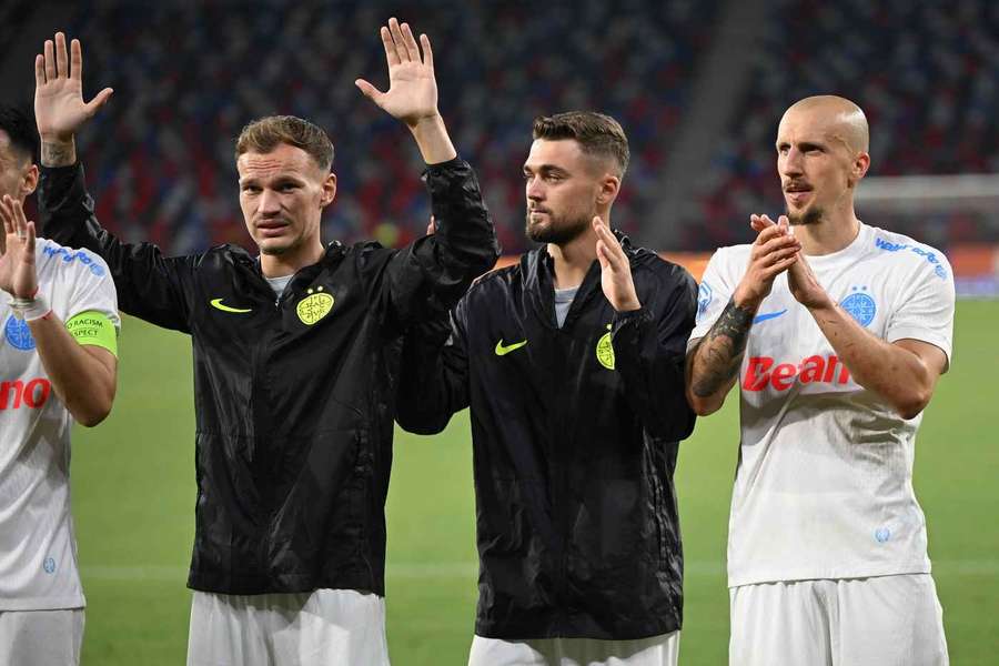 Ovidiu Perianu (centru) va pleca de la FCSB