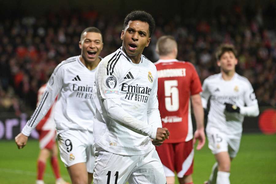 Rodrygo celebra uno de sus goles contra el Brest.