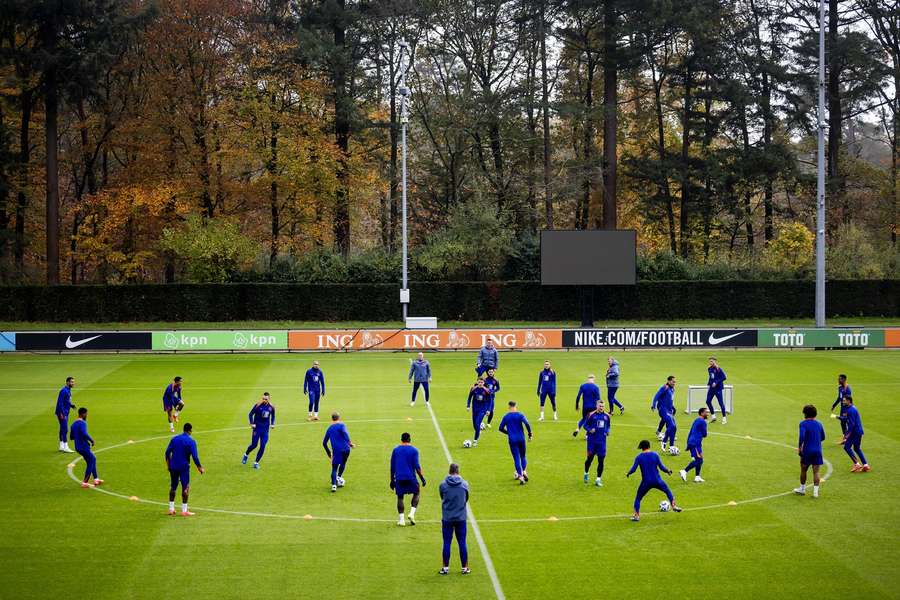 Oranje compleet op laatste training voor duel met Hongaren