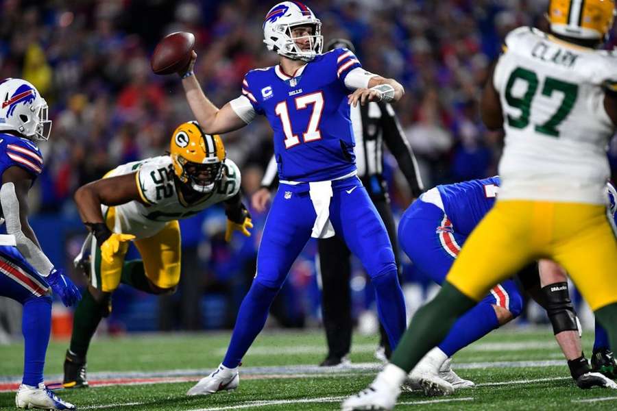 Josh Allen lançou para 218 jardas em vitória sobre os Packers na noite passada 