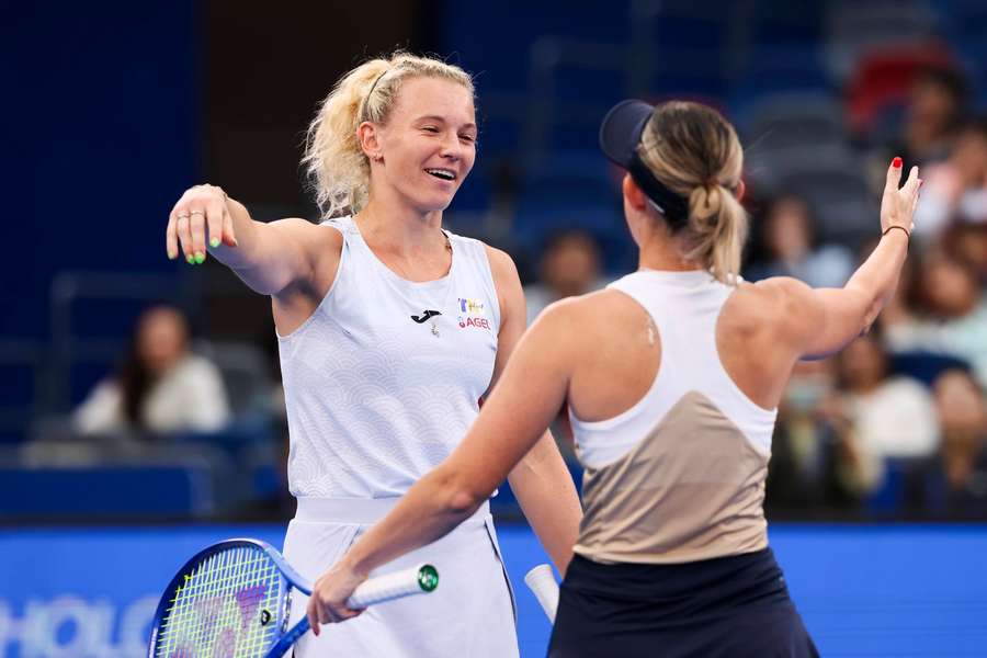 Kateřina Siniaková a Storm Hunterová přežily sedm mečbolů. Kateřina Siniaková a Storm Hunterová přežily sedm mečbolů.