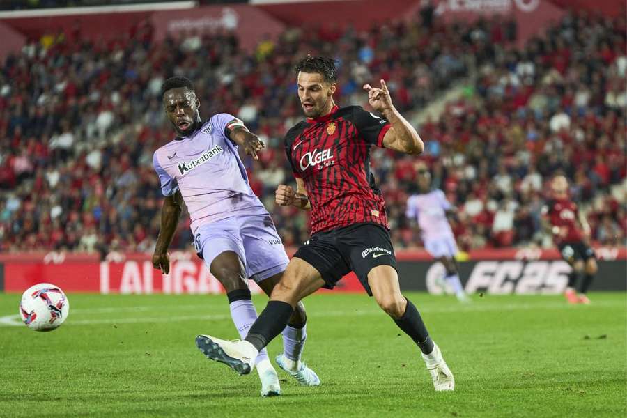 Iñaki Williams y Valjent en el Mallorca-Athletic Club