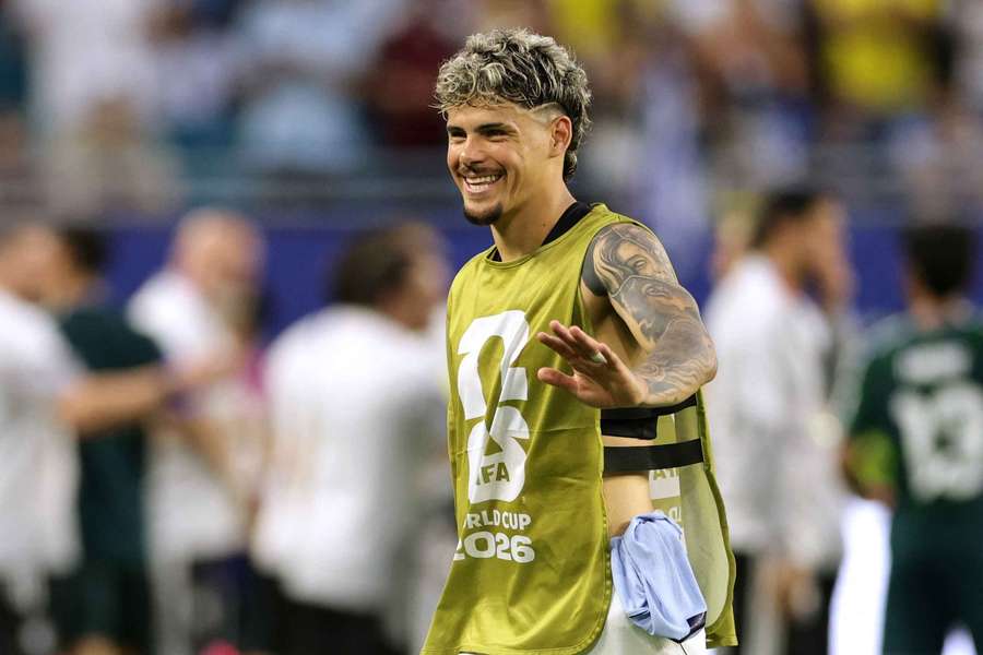 Maxi Araújo em destaque no Uruguai