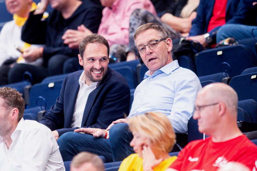 Alfred Gislason (r.) sieht die gute Chancen für Kiel und Magdeburg beim Champions League-Final Four.