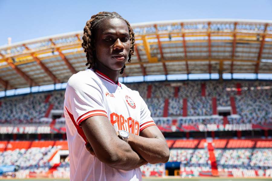 Samuel Ntanda chega a Leiria proveniente do Anderlecht Samuel Ntanda chega a Leiria proveniente do Anderlecht