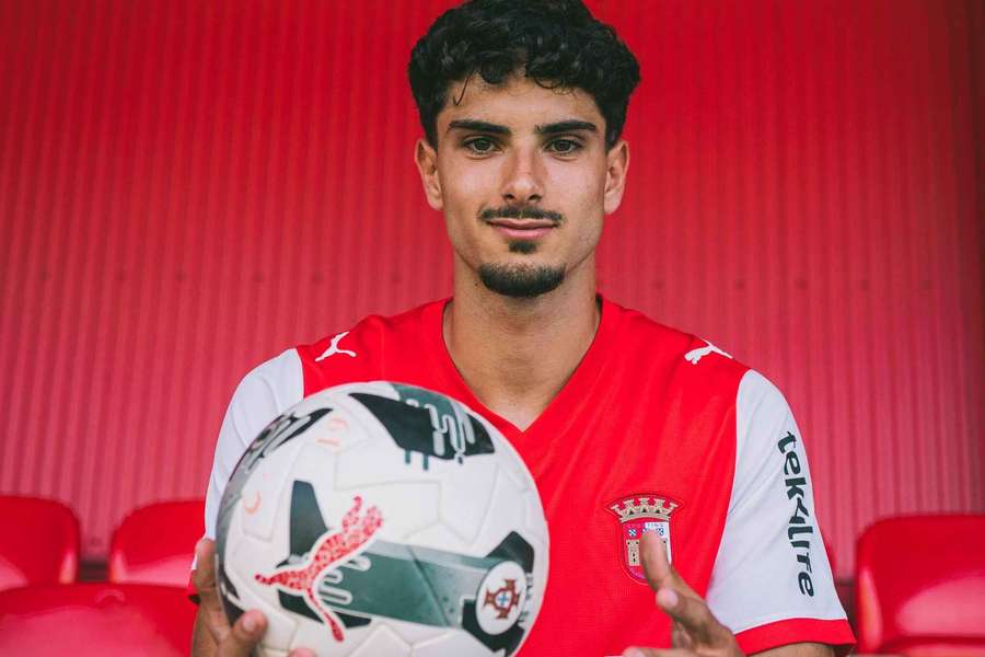 João Pedro assinou pelo SC Braga até 2029 João Pedro assinou pelo SC Braga até 2029