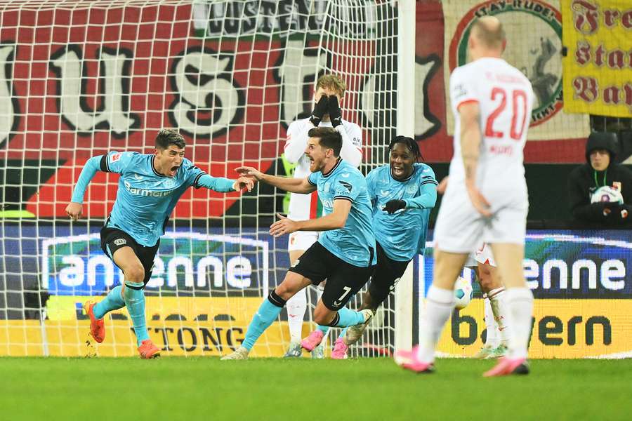 Exequiel Palacios marchează unicul gol al partidei Augsburg - Leverkusen