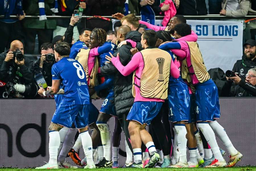 Chelsea gewinnt durch eine starke Schlussoffensive. Chelsea gewinnt durch eine starke Schlussoffensive.