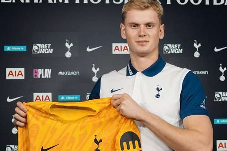 Postecoglou confirms Tottenham's new signing Kinsky will likely start against Liverpool