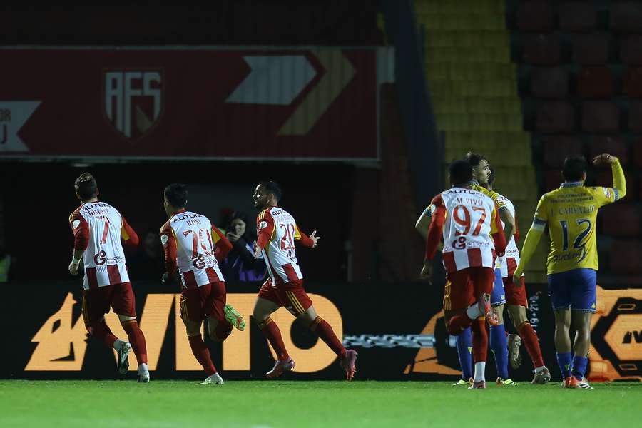 Diego Duarte fez o primeiro golo do AFS diante do Estoril
