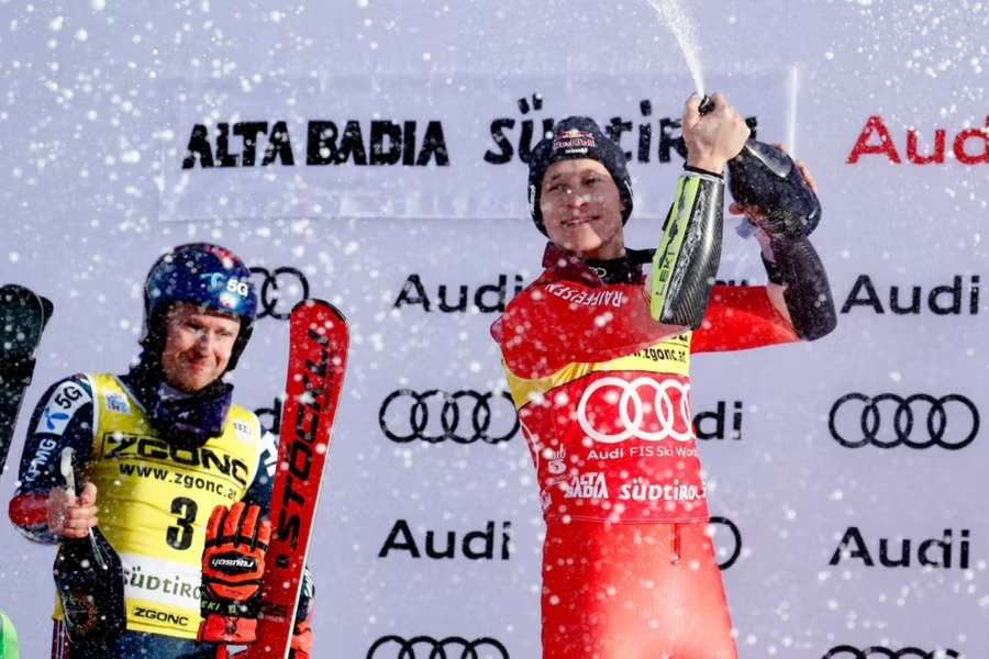 El suizo Marco Odermatt logra otra victoria en el eslalon gigante en Alta Badia